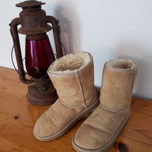 UGG Australia Womens Classic Short Boot